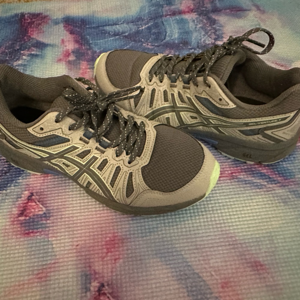 ASICS. - Picture 2 of 2